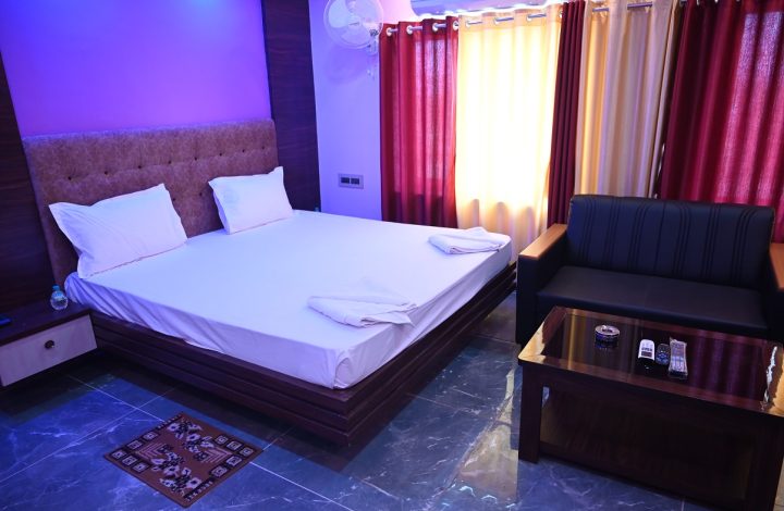 Semi Deluxe Room A/C